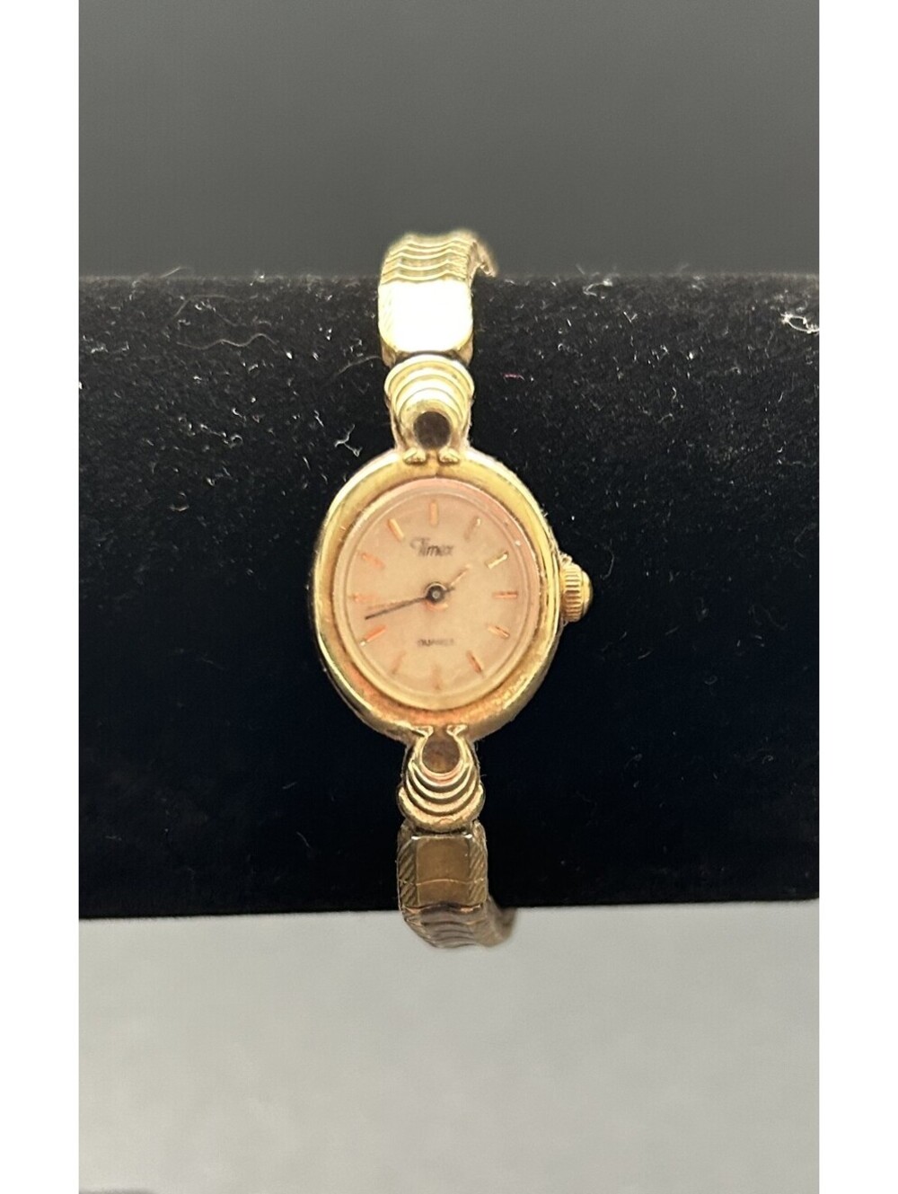 Vintage Timex Quartz Classic Womens Watch Gold Tone Stretch Works New Battery
